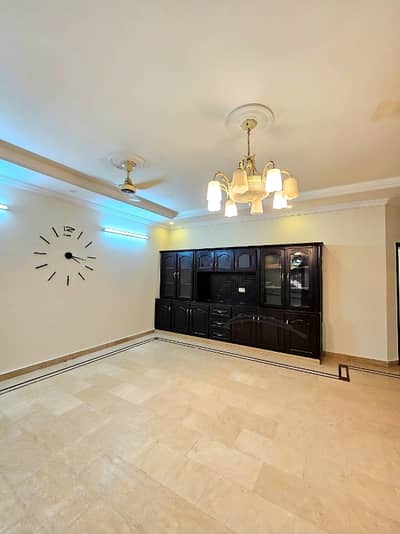 24 Marla (60100) Upper Portion With Separate Gate All Facilities Car Parking Boring G-14/4