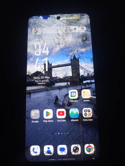 Vivo V50 Lite 5G panel break howa AJ car sa gir gaya tha