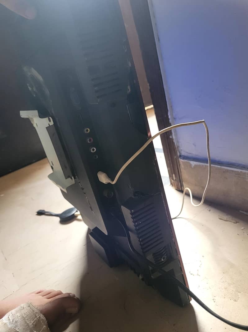 Led with Android Cast device 8