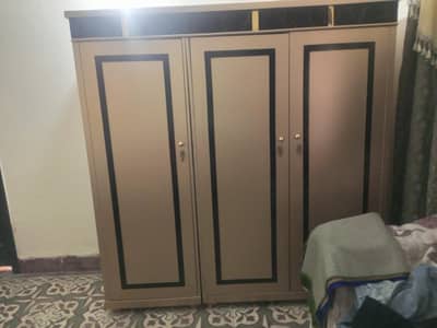 D-CO paint Almaari Three Door