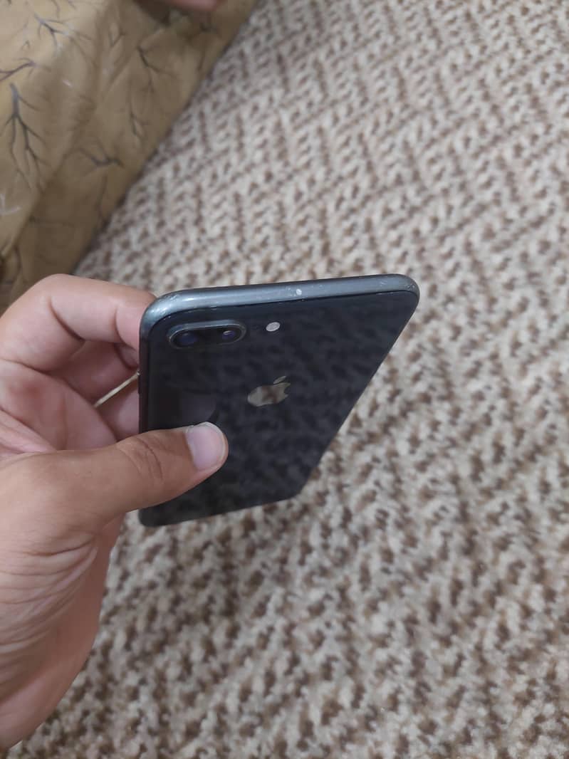 iPhone 8 Plus 1