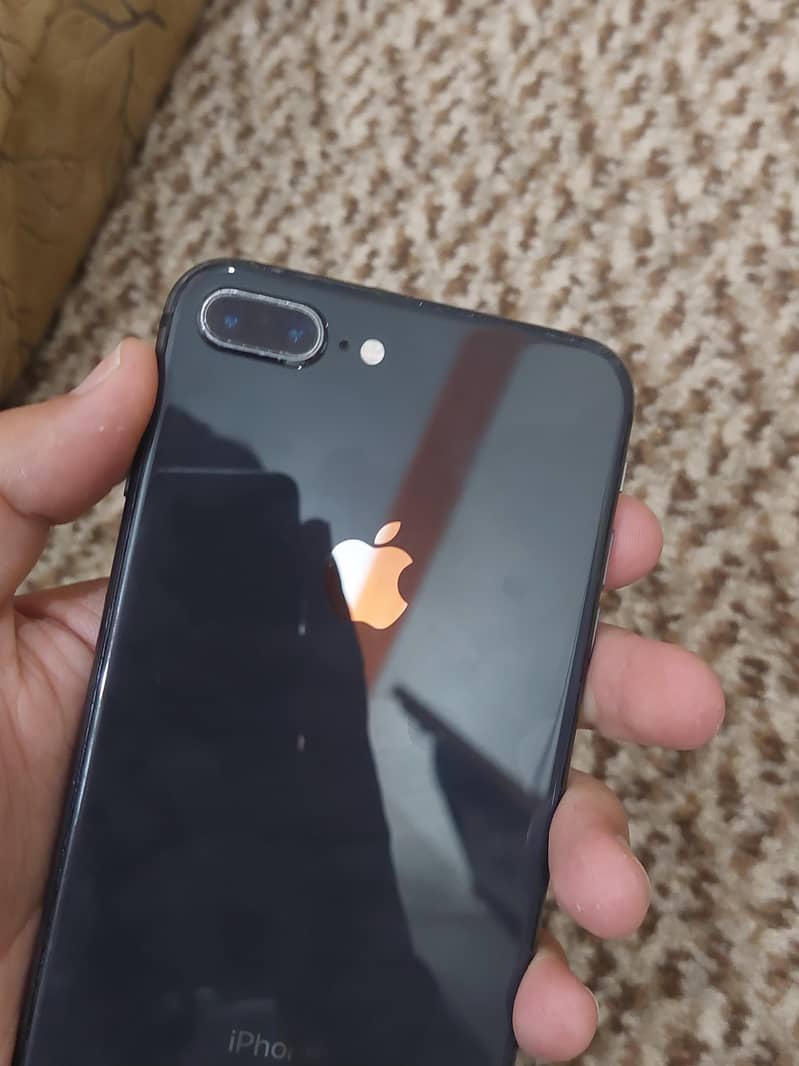 iPhone 8 Plus 2