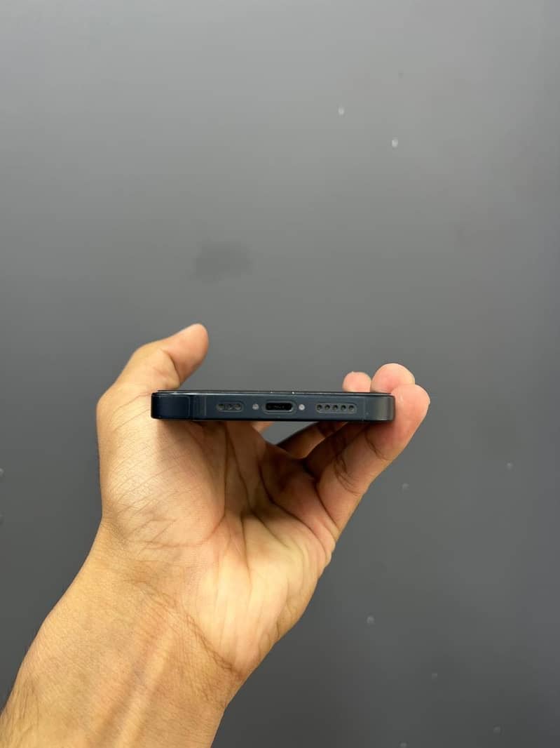 iPhone 13 6
