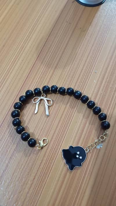 black beads braselate
