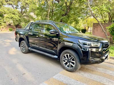 Toyota Hilux Revo V D-4D 2.8 2021 Black color orignal paint B TO B