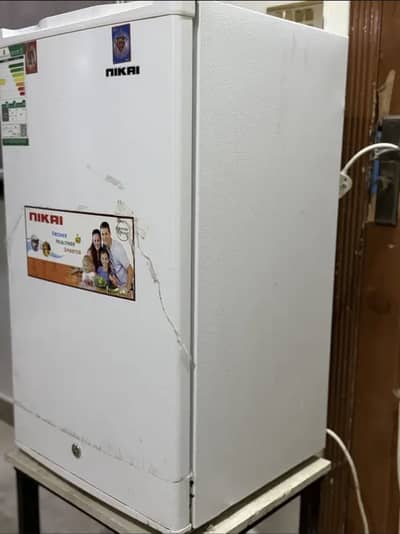 Nikai 90L Compact Single-Door Mini Fridge