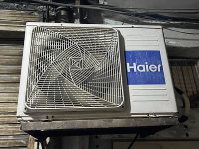 Haier 1 ton Neat and clean