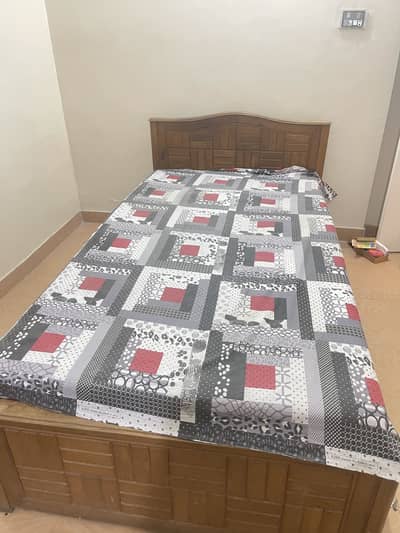 Single bed with Molty Foam mattress
