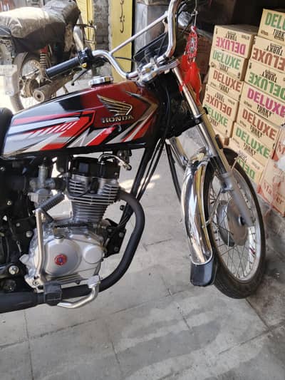 Honda 125 new condition double Saman hmm 4200 kilometer chal hm