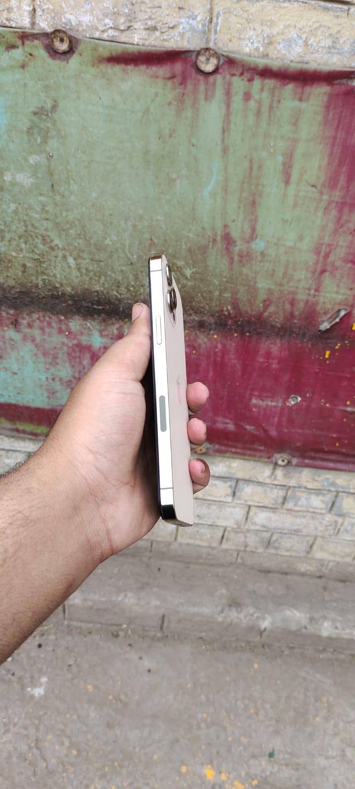 iPhone 12 pro max 1