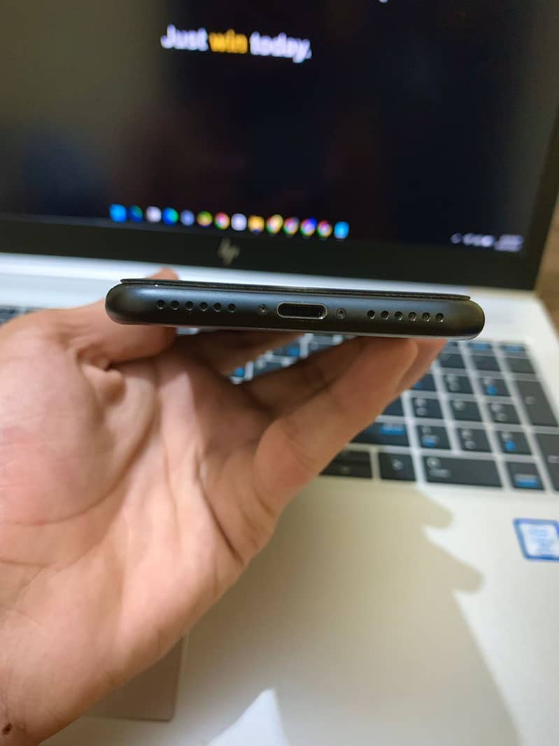 Apple iPhone 7 0