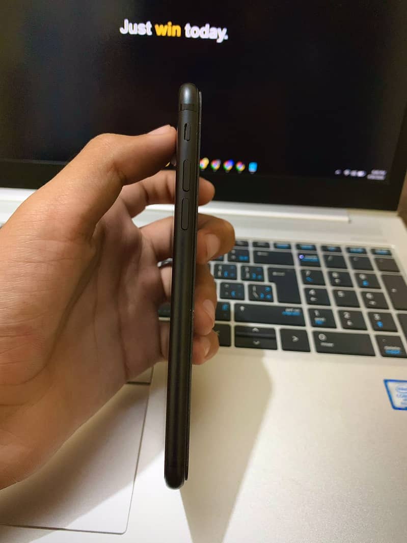 Apple iPhone 7 4