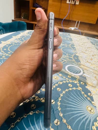 Iphone 11 all ok water pack jv 64GbB charger sath mela ga