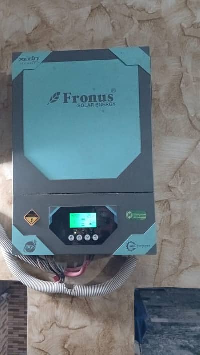 Solar inverter with two tubler Batteries