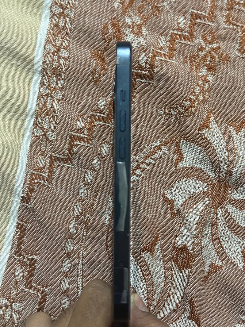 iPhone 13 3