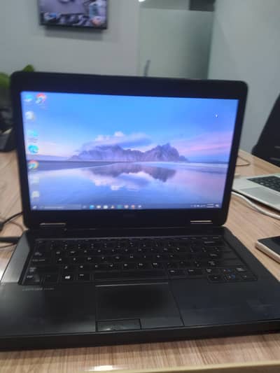 Dell Latitude e5440, i5 4th gen, 8gb ram 128ssd