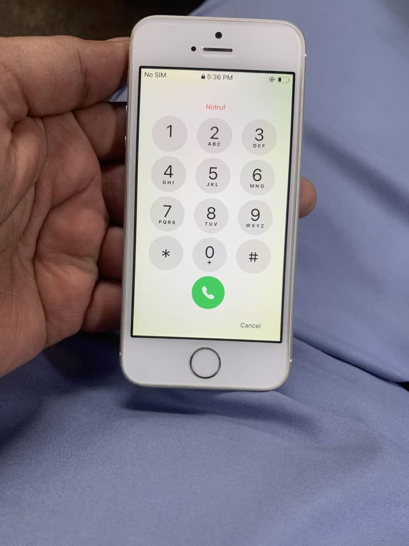 iPhone SE 2016 1