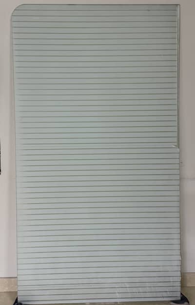 Washroom glass partition