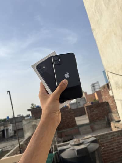 Iphone 11 with box non pta jv ( non active sims) total genuine pack
