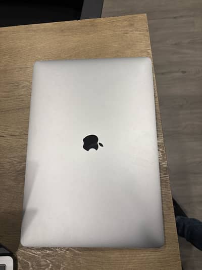MacBook Pro 2019 16 inch 16/256 GB 10/10 Condition