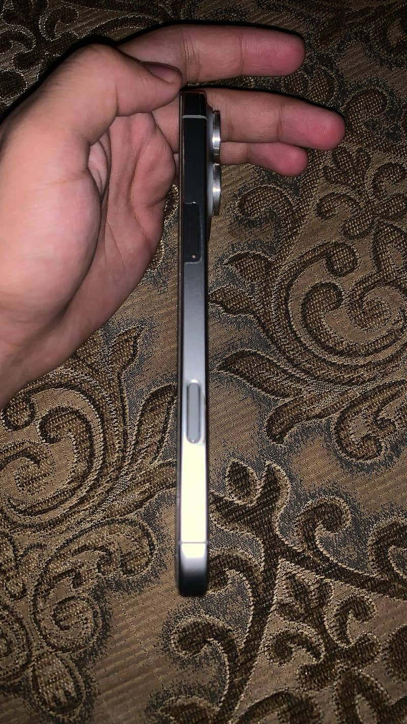 iphone 16 pro max 5