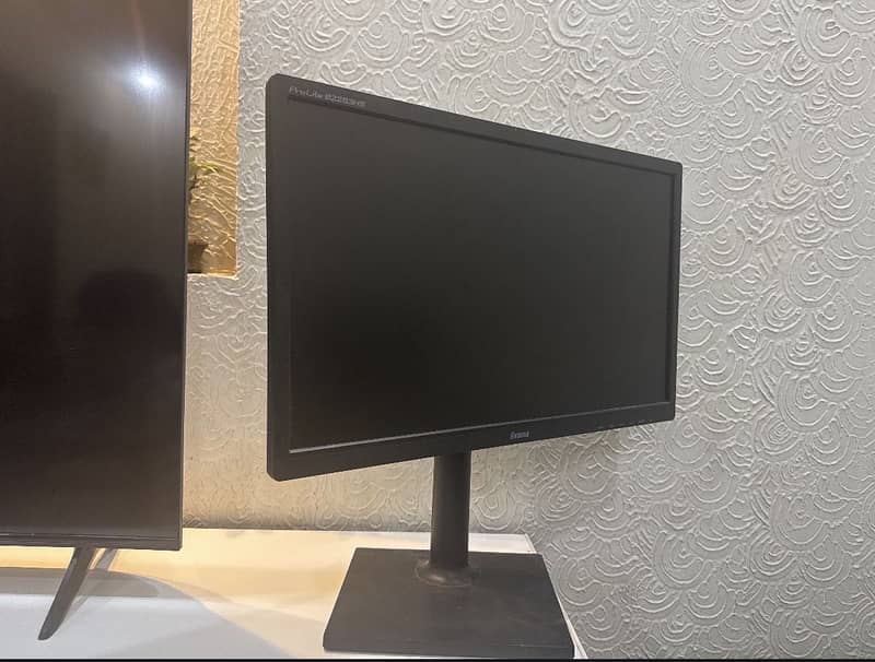 Monitor b22b3hs 1ms response time fully adjustable stand 1