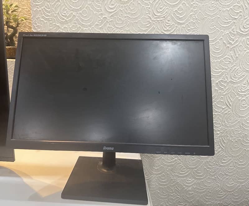 Monitor b22b3hs 1ms response time fully adjustable stand 3