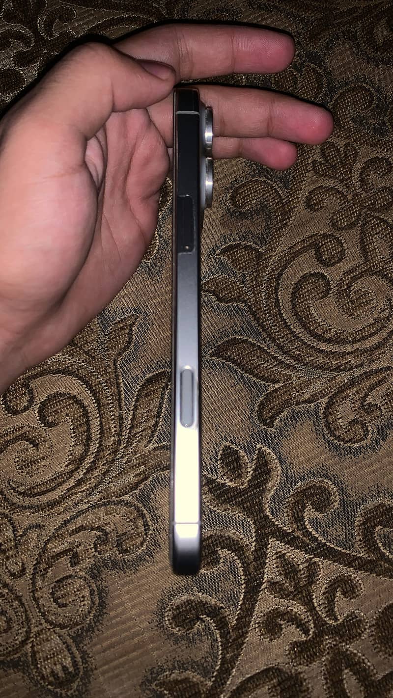 iPhone 16 pro max 1