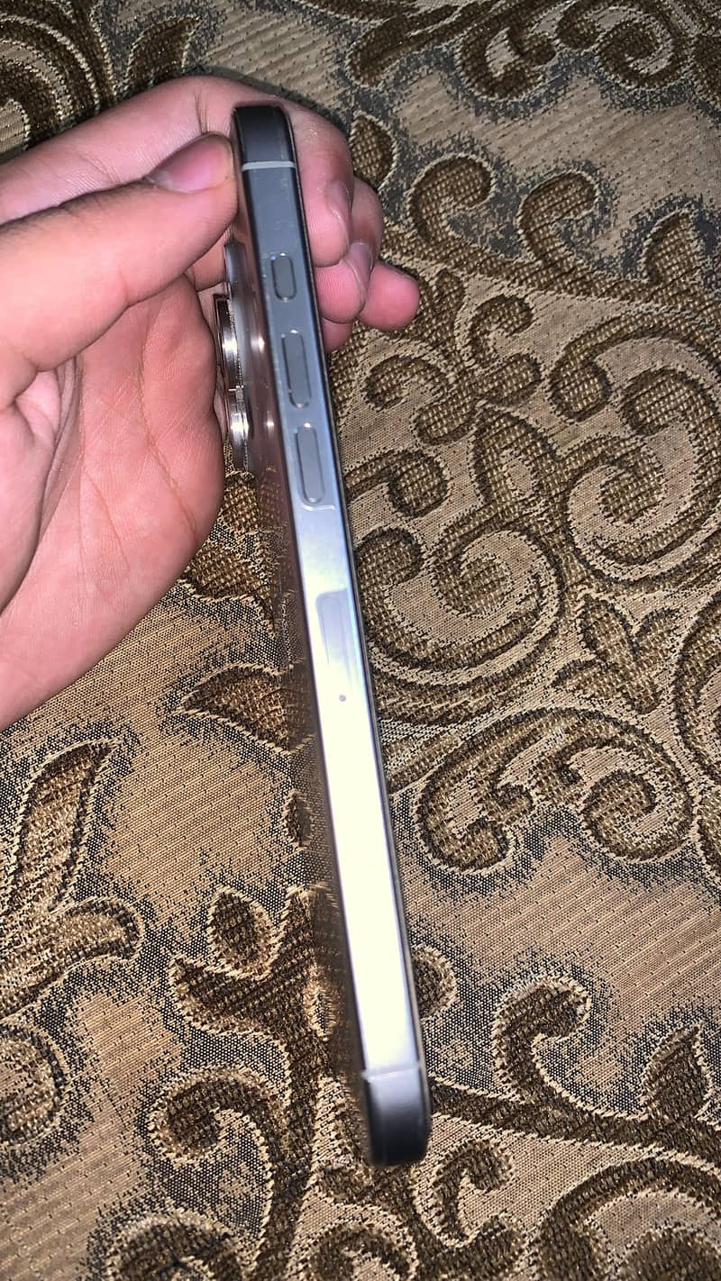 iPhone 16 pro max 3