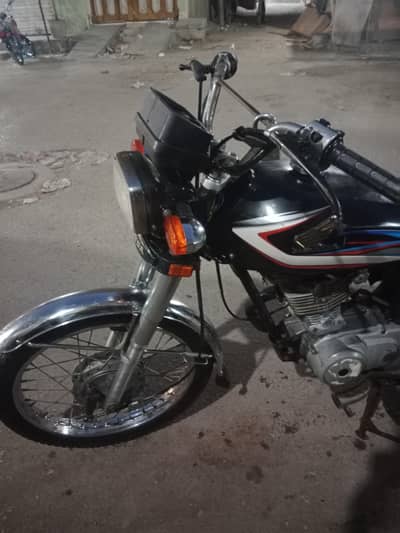 Honda CG 16/17 model urgent sale 03152059084