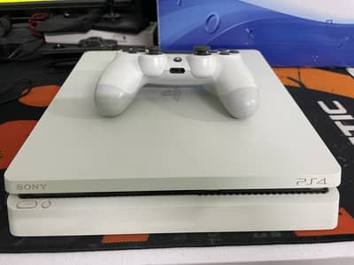 PS4 Slim - White - 1TB with two Controllers