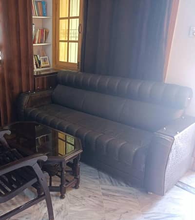 5 seater sofa with table