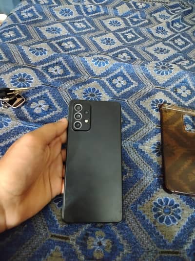 Samsung a72 8/128 with box