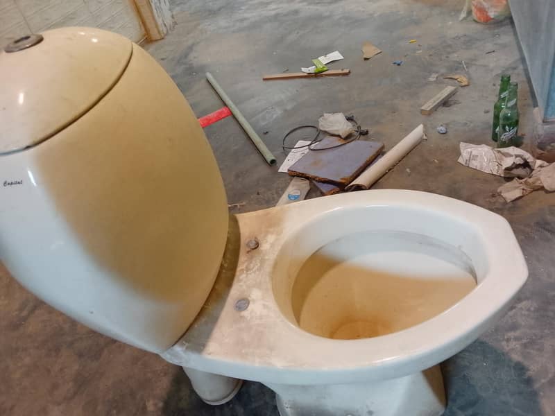 medium size commode 2
