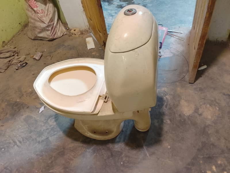 medium size commode 6