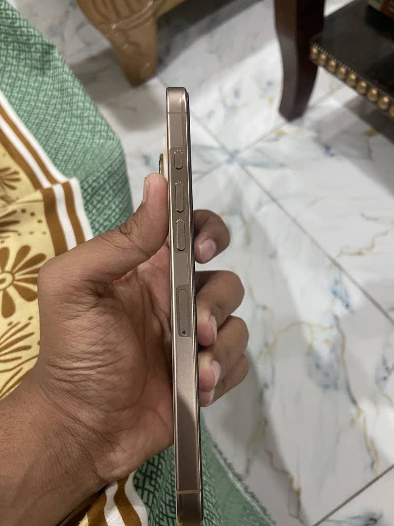 Iphone 16 pro max 3