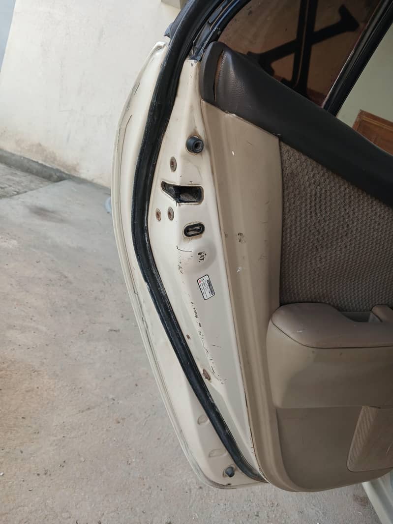 AC saloon 2004 model 11