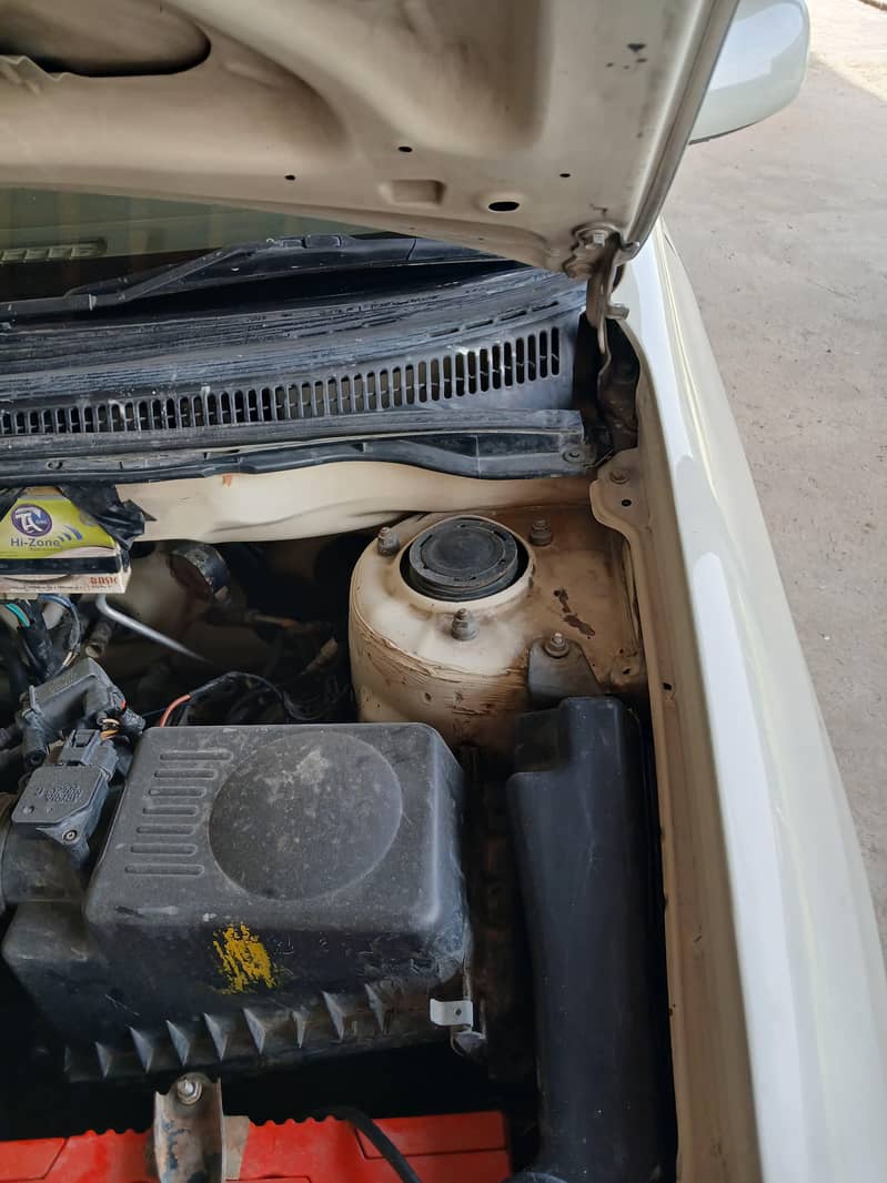 AC saloon 2004 model 12
