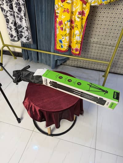 Bulks tripod stand