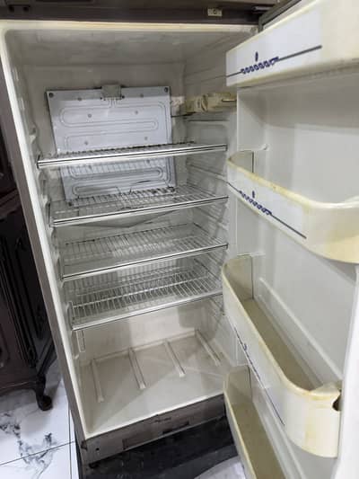 Dawlance fridge 2000 model