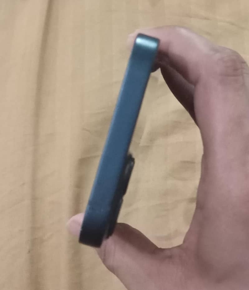 iPhone 13 0