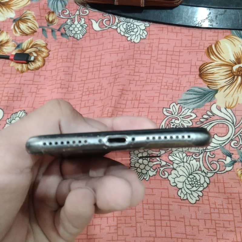 Apple iPhone 8 Plus 3