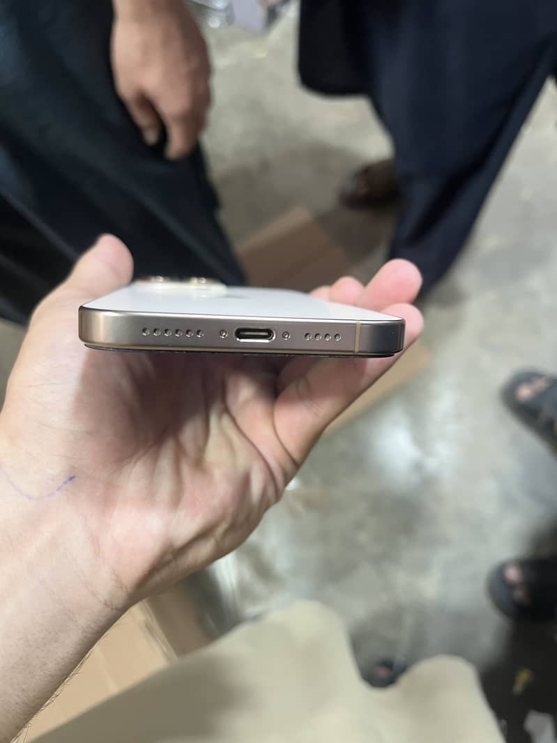 Iphone 16pro max 2