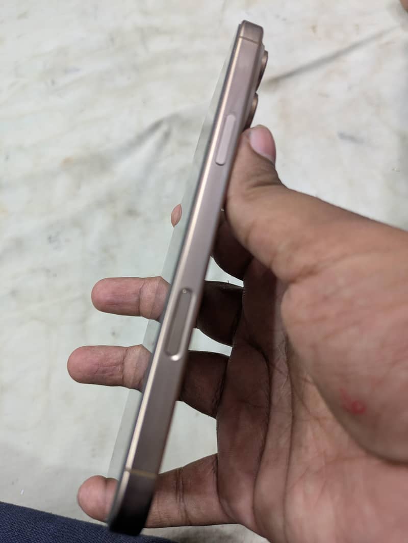 iphone 16 pro max 5
