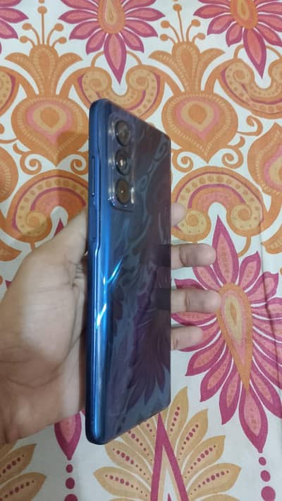 Moto Edge 2021