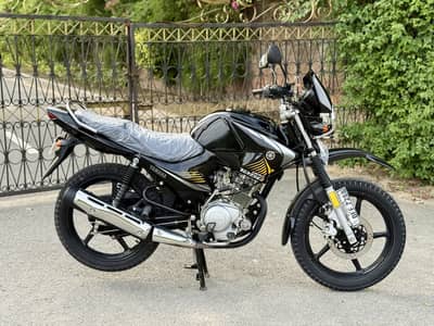 YAMAHA YBR G only 4000kms driven scratch less condition