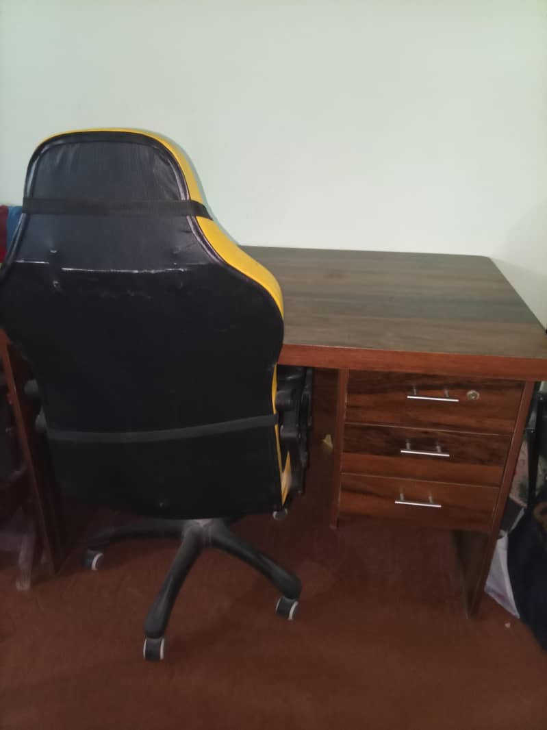 computer table 3