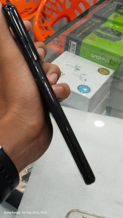 Samsung s21 ultra with box glass brack or light shad
