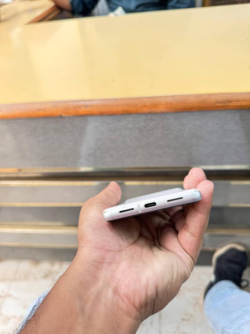 Google Pixel 7. 4