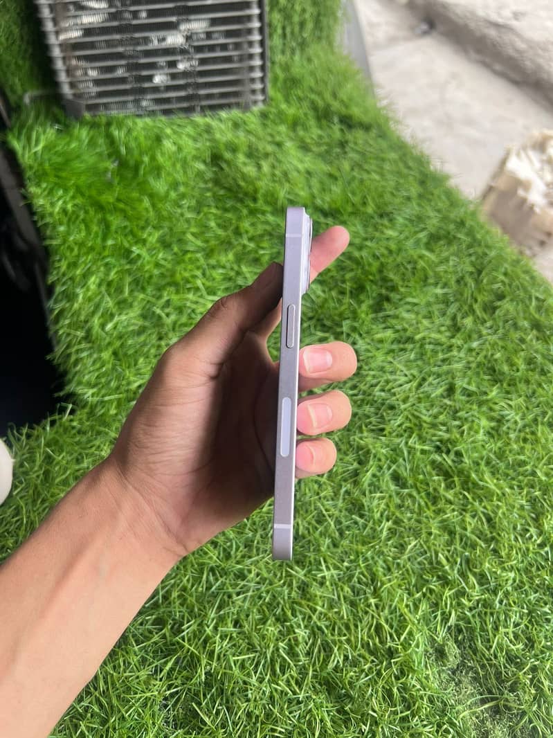 iPhone 14 4